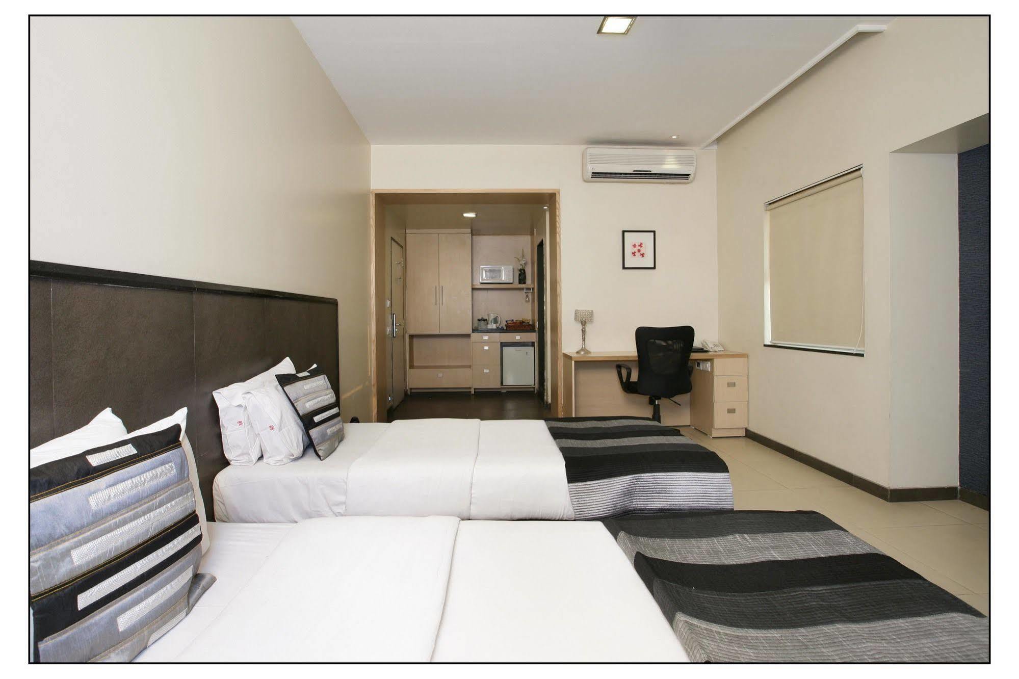 The Sirona Hotel Pune Exteriör bild