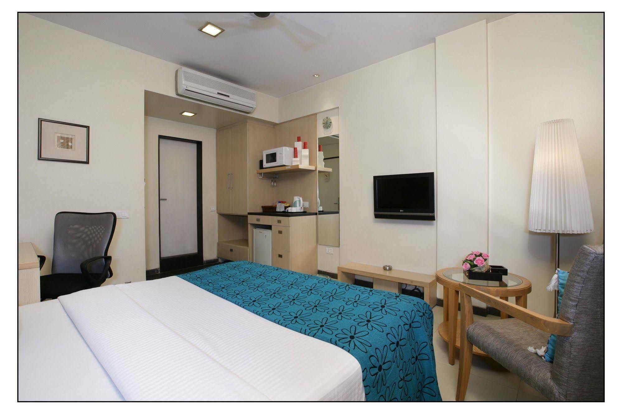 The Sirona Hotel Pune Exteriör bild