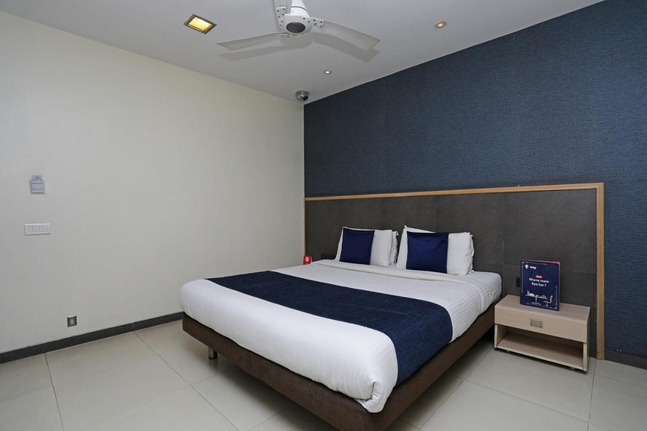 The Sirona Hotel Pune Exteriör bild